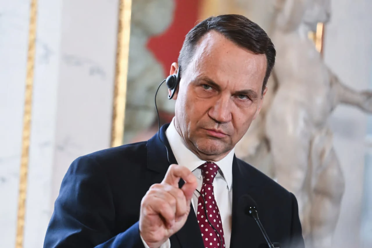 Сікорський у Києві закликав НАТО до агресивніших навчань біля Калінінграда